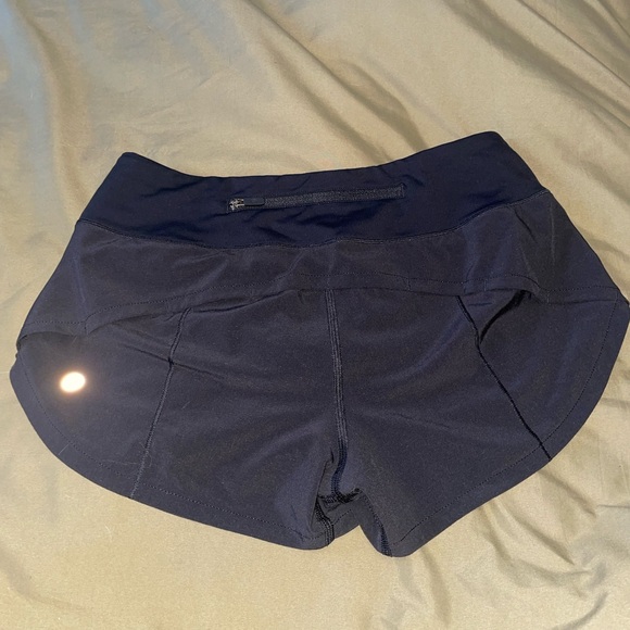 Lulu lemon shorts sz 4 - Picture 3 of 6